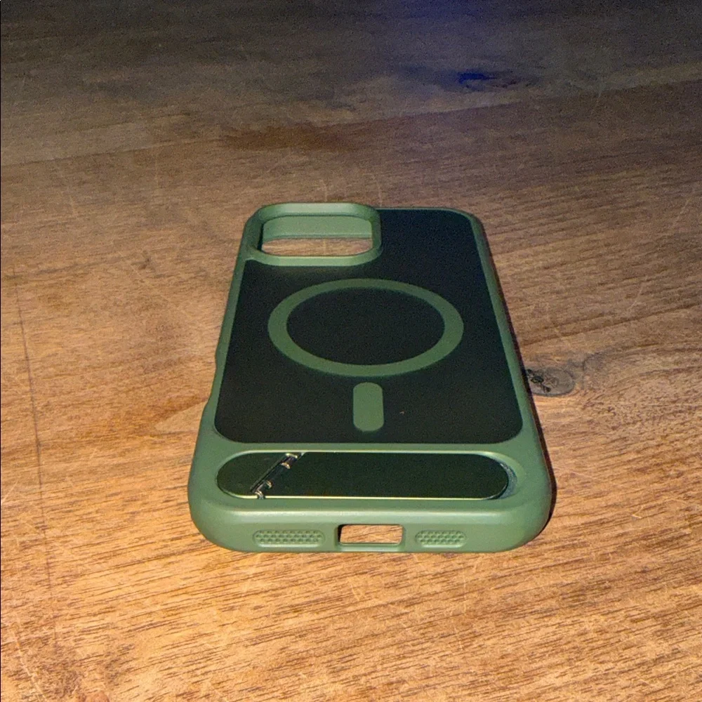 iPHONE 16 Pro Max Case w/Kickstand
